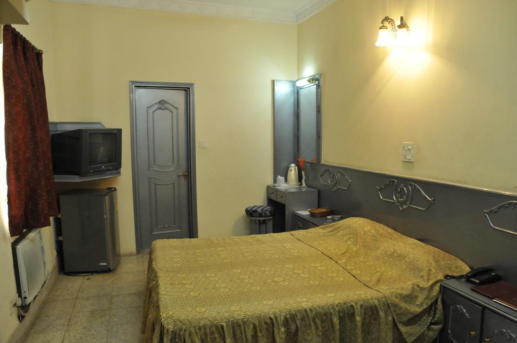 Hotel Heera Calcuta Habitación foto